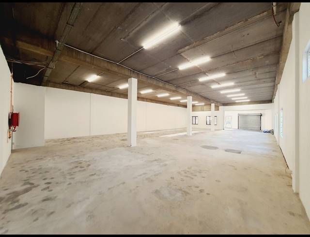 346M² RETAIL TO LET IN HALFWAY HOUSE